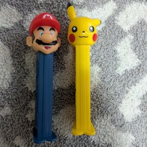 🦋5/25$ Nintendo Mario and Pikachu PEZ Dispensers - Blue and Yellow
